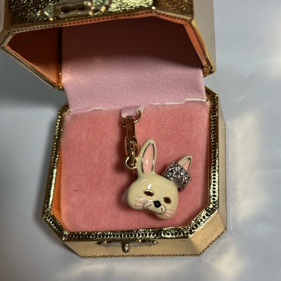 Juicy Couture Gold, cream & Pink Bunny mask Charm.
Limited edition 2011 NIB - Picture 3 of 9